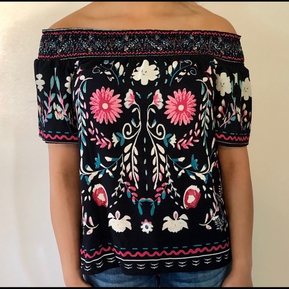 Off The shoulder Top - Picture 4 of 5